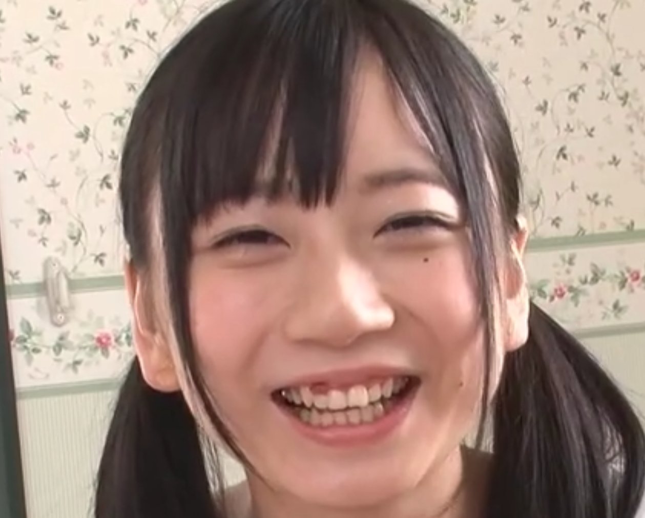 銀歯AV女優画像 最近デビューのAV女優、上左右６番がクラウンのキラキラ銀歯だから 銀歯スマイルが最高！久々にお気に入りの女優が増えた。 下の歯もチェックしたいから良い作品をこれから探します。情報求む https://t.co ...