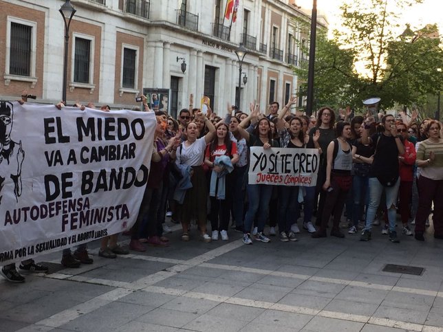 DiadeValladolid's tweet image. Galería de fotos de la manifestación en Valladolid contra la sentencia de 'La Manada' bit.ly/2HzFd0V