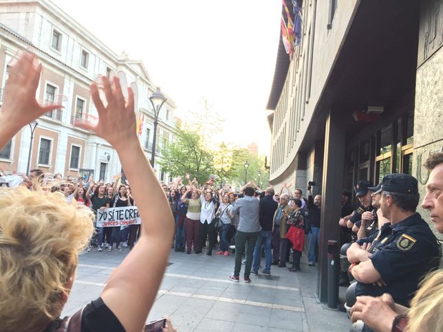 DiadeValladolid's tweet image. Galería de fotos de la manifestación en Valladolid contra la sentencia de 'La Manada' bit.ly/2HzFd0V