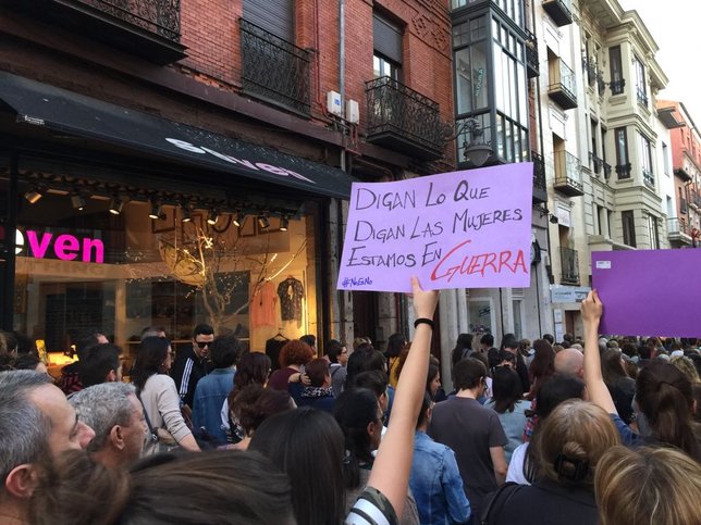 DiadeValladolid's tweet image. Galería de fotos de la manifestación en Valladolid contra la sentencia de 'La Manada' bit.ly/2HzFd0V