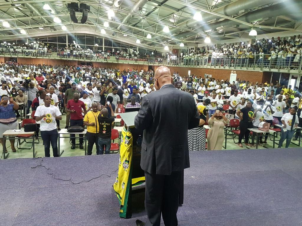 _AfricanSoil's tweet photo. Nxamalala educating many and his enemies had no choice but to watch him 🤣 #ZUMAMUT #ZumaLectureOnEducation https://t.co/CrUbx9RObS