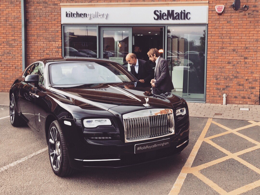 RybrookRRMC's tweet photo. #RollsRoyceBirmingham are delighted to join @kitchengallerysiematic this evening, displaying Rolls-Royce Wraith for the Kitchen Gallery launch event.
#RollsRoyce #RollsRoyceWraith #Wraith #Exclusive #Launch #Kitchen #Gallery #KitchenGallery #SpiritOfRollsRoyce https://t.co/kD1VTr57hr