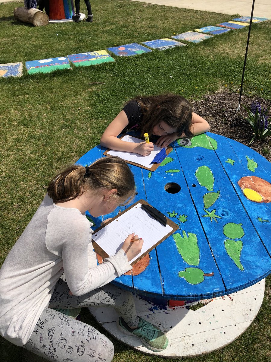 Mrs_Tackett's tweet photo. Writing poetry on this beautiful day! #finallyfeelslikespring @HilliardWolves https://t.co/6pMtovJHrW