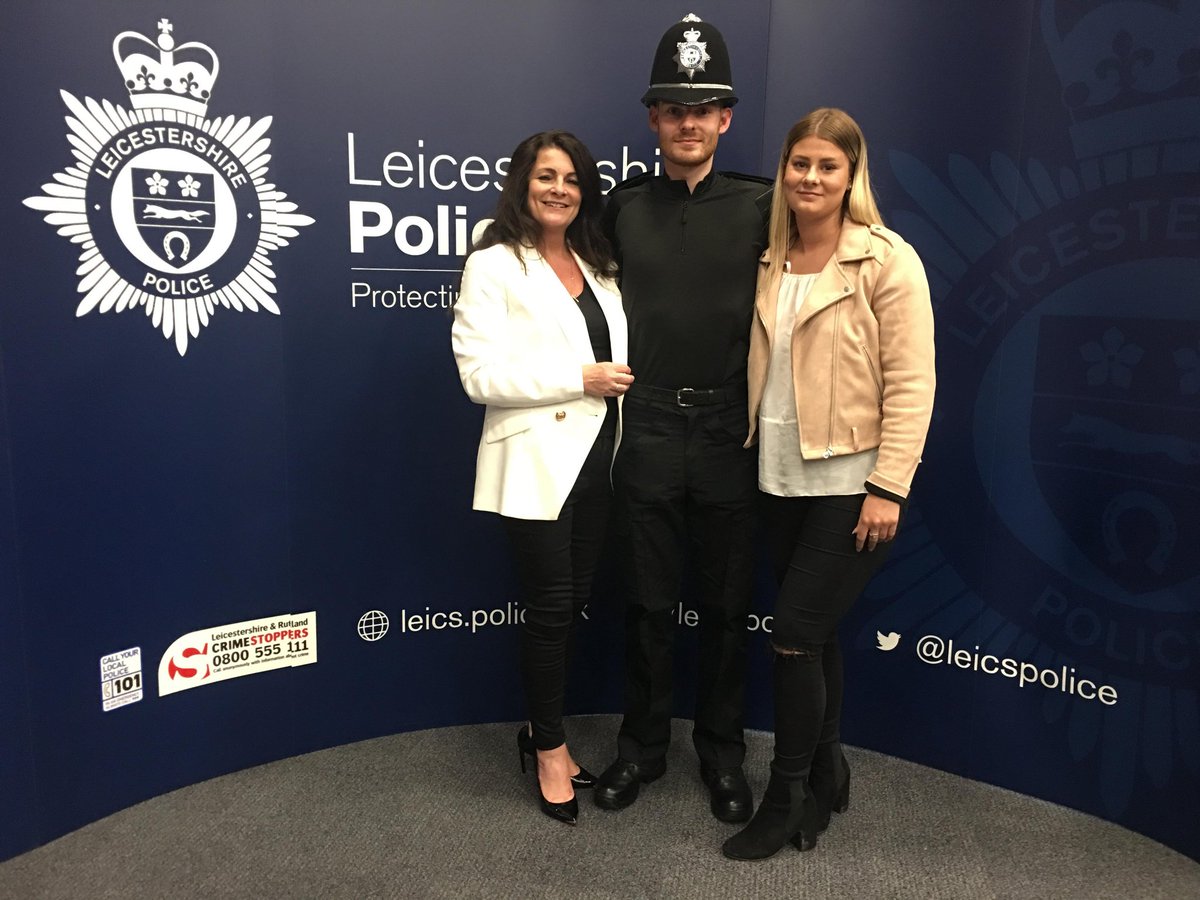 trebleonetrust's tweet image. A very proud moment for mum Angie Sparling, sister @caitlinsparling and for  @lewis_sparling at his attestation yesterday. Thank you @CCLeicsPolice @LeicsLieutenant #ProudMoment