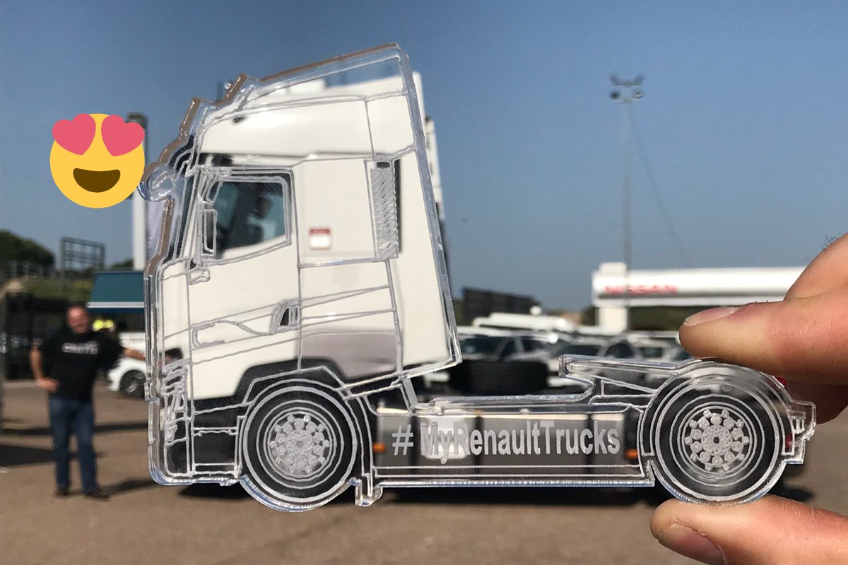 jaimefor2ny's tweet photo. Jesús!!! No te apoyes que Nos rompes el invento #MYRENAULTTRUCKS #T520HC #Optidriver+ @TalautoVI https://t.co/DJWwRHpoBZ