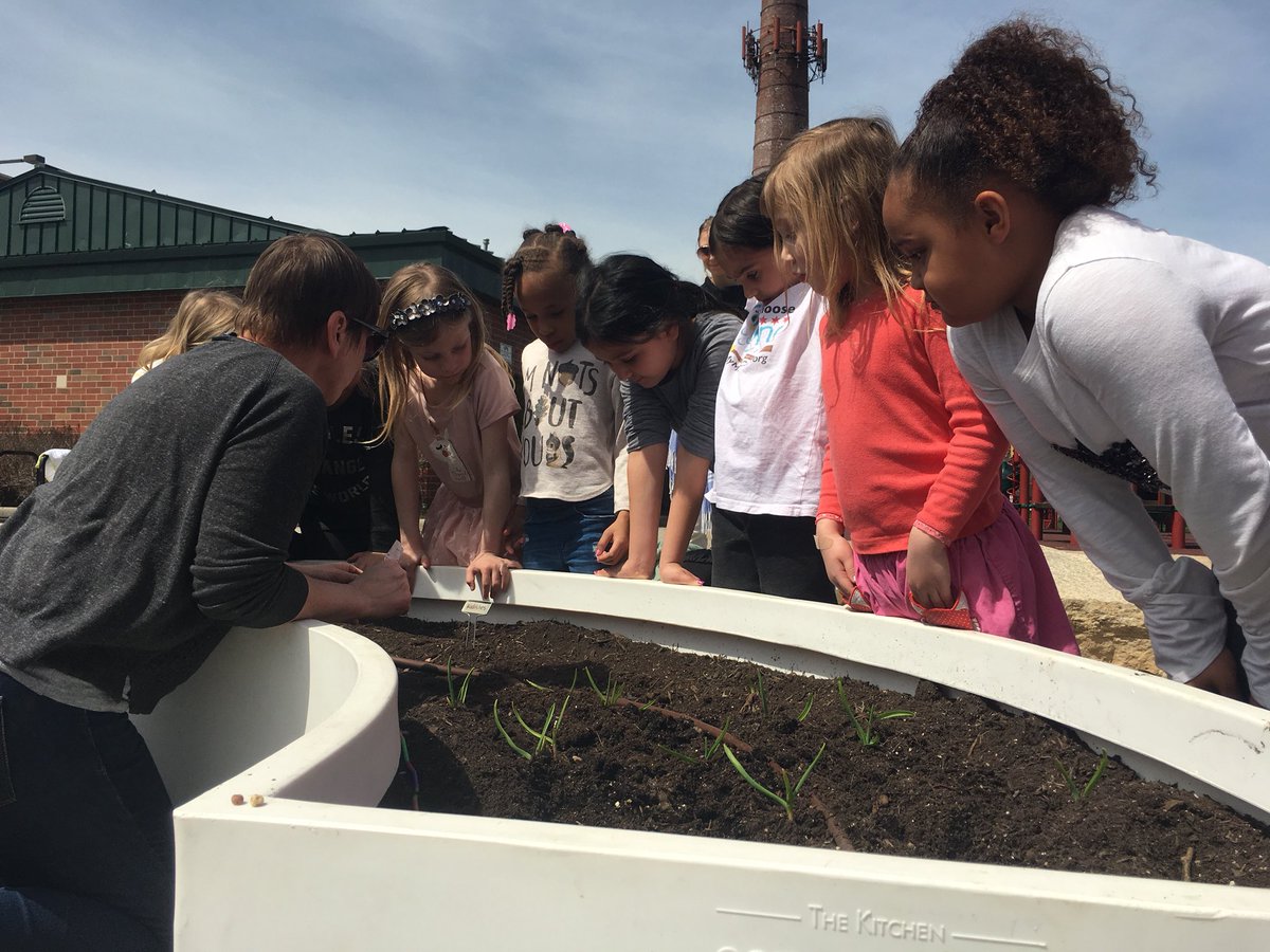 SutherlandProud's tweet photo. Planting day! Learning Garden fun with our SEE moms and student leaders. https://t.co/m4d7YieuSO