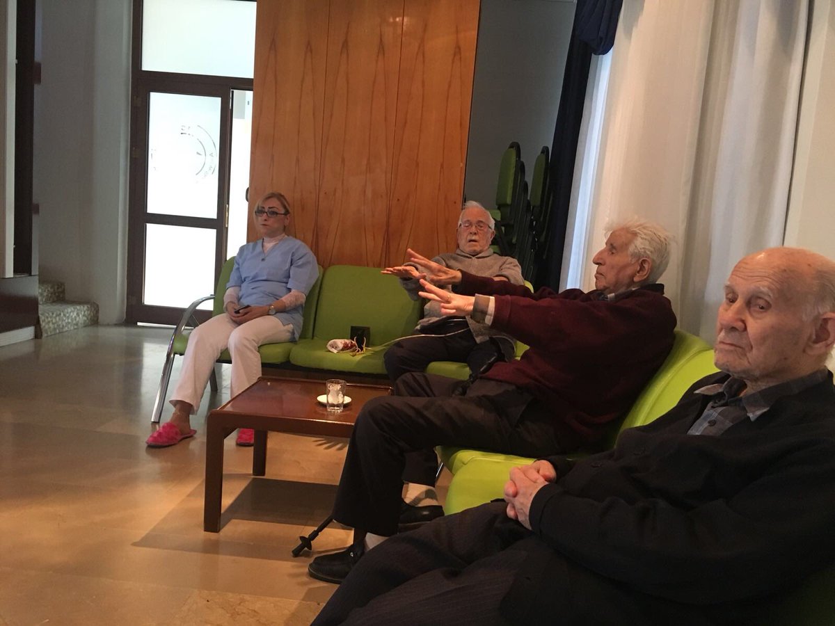 26.04.2018 tarihinde Etiler Huzurevi  sakinlerine kalp sağlığı,parkinson ve aşı ile ilgili eğitim verilmiştir.