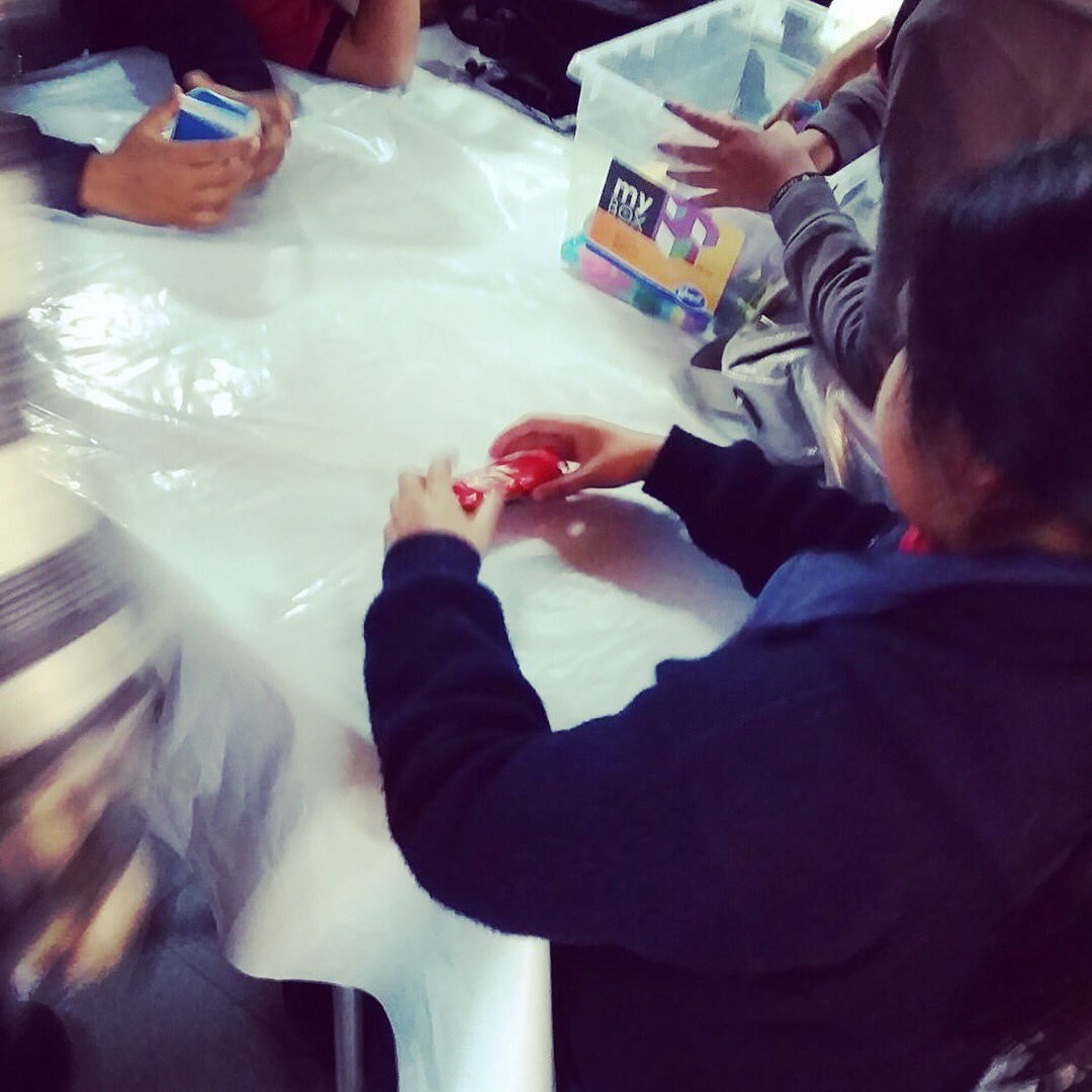 opdvinadelmar's tweet photo. Taller Princesas y Más en escuela Patricio Lynch con el segundo ciclo básico: analizando estereotipos de genero asociados a juguetes #derechosdelosniñosyniñas #noaladiscriminacion #opdviñadelmar #talleres #promociondederechos https://t.co/wQfSkVlyj1