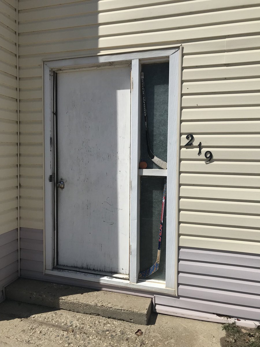 JessikaGuse's tweet photo. Found this on my tour of #Midale #HumboldtStrong https://t.co/3a2nCMX8Pg