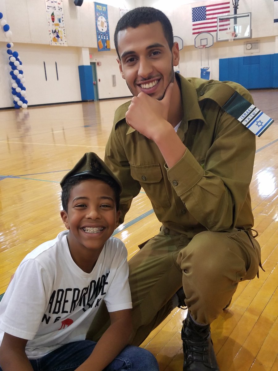 Schechter_Chi's tweet photo. Schechter welcomed @IDFSpokesperson soldiers today where members of the paratroopers, air force and the IDF singing ensemble shared about what it's like to serve in the army, and their specific roles. Thank you to @FIDF for helping to put this meaningful visit together! #israel https://t.co/PqQzLjyKb2