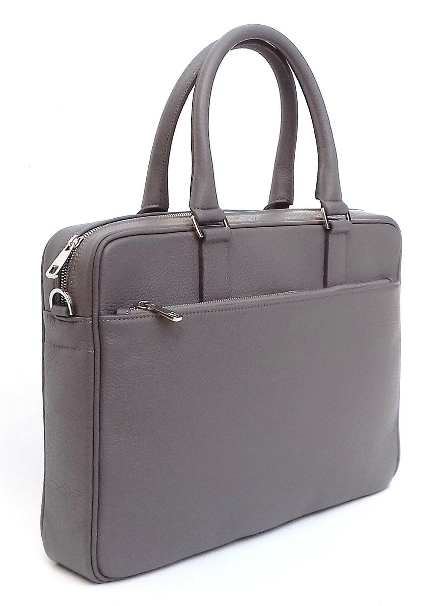 AstolfiPelle's tweet photo. Ogni cosa al proprio posto! Tanto #spazio, #scomparti interni ed esterni con #cerniere per la #sicurezza dei vostri oggetti o documenti. Bella vero? Una #borsa per #viaggiare , spostarsi in comfort. Chi cerca #funzionalità, #praticità e ama linee #eleganti che non tramontano mai https://t.co/SLX3MGzqqI