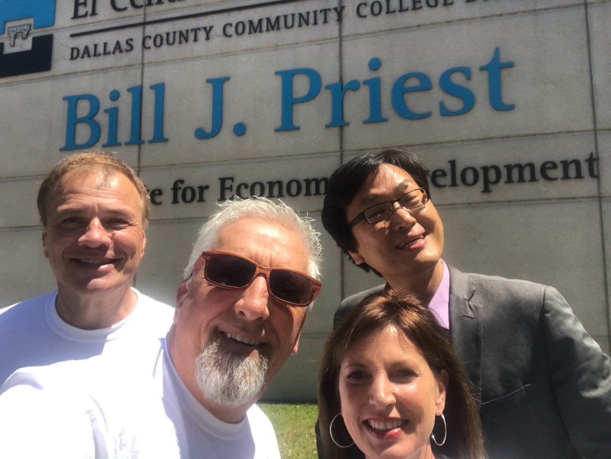 randyroberson's tweet image. #Fearless Five  (minus @FluellenCupcake ) @READEREST @juliedporter01 @nextkernel @BenBoyd01 @GS10KSmallBiz @10ksbDCCCD #photofunTexas