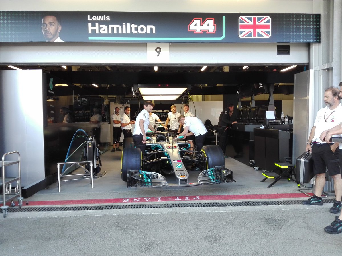 dsoul2soul's tweet photo. Go go go @LewisHamilton Still I Rise! Come on, our champ! #F1 #AzerbaijanGP @MercedesAMGF1 #LH44 #SalamBaku https://t.co/7guoXGv18A