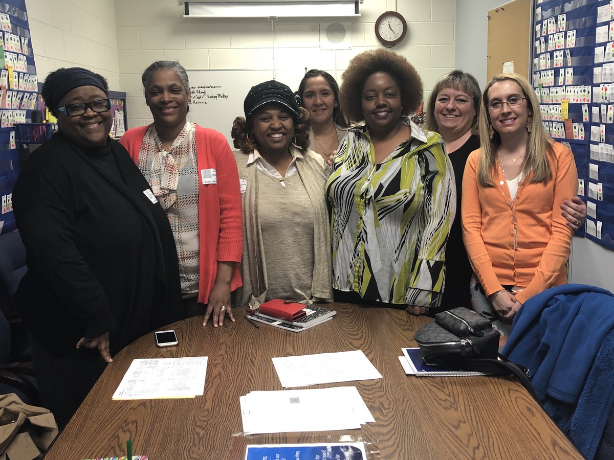 Floss161EL's tweet photo. Collaboration with Hoover-Schrum Memorial School District 157. Sharing is Caring! #sd161learns @SerenaHills_161 @Floss161EL https://t.co/DHEDv4IYjw