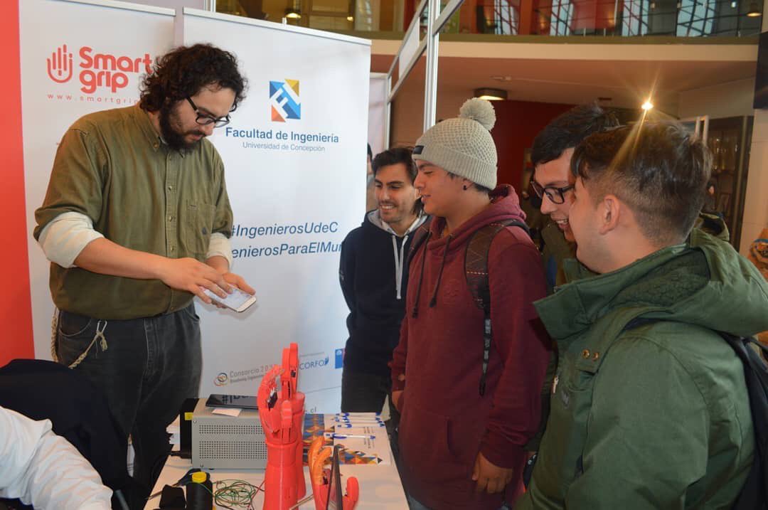 fiudec's tweet photo. En el Dia Internacional de las Niñas TICs, nuestra FI UdeC y Consorcio 2030 estuvo presente en muestra especial organizada por @INACAP_CONCE donde se mostró ejemplos de robótica que nacen de los laboratorios de Ingeniería. @Consorcio2030  @Corfo https://t.co/OHyDXKqUa9