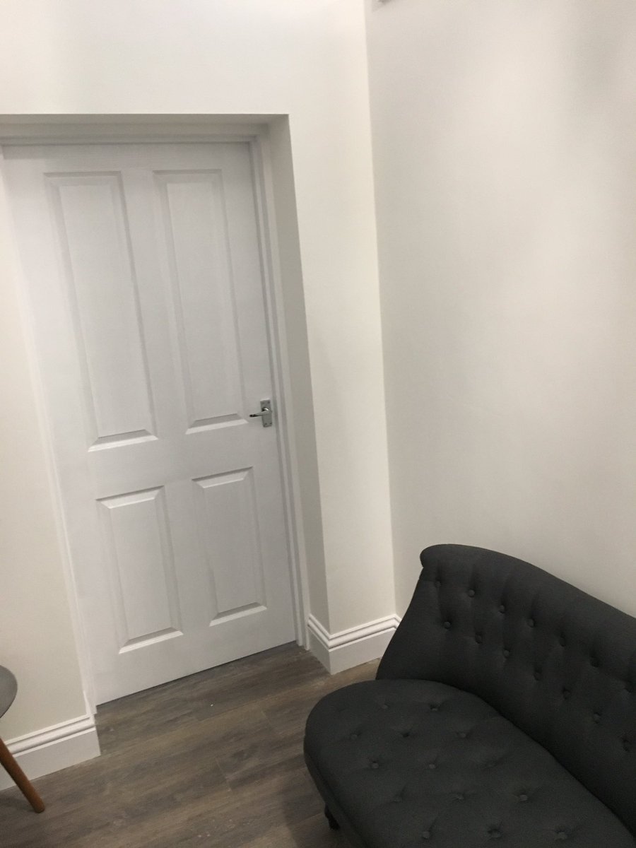 absolute_build's tweet image. Painting now complete in office refurb 🔨🚪