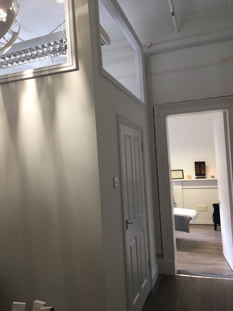 absolute_build's tweet image. Painting now complete in office refurb 🔨🚪