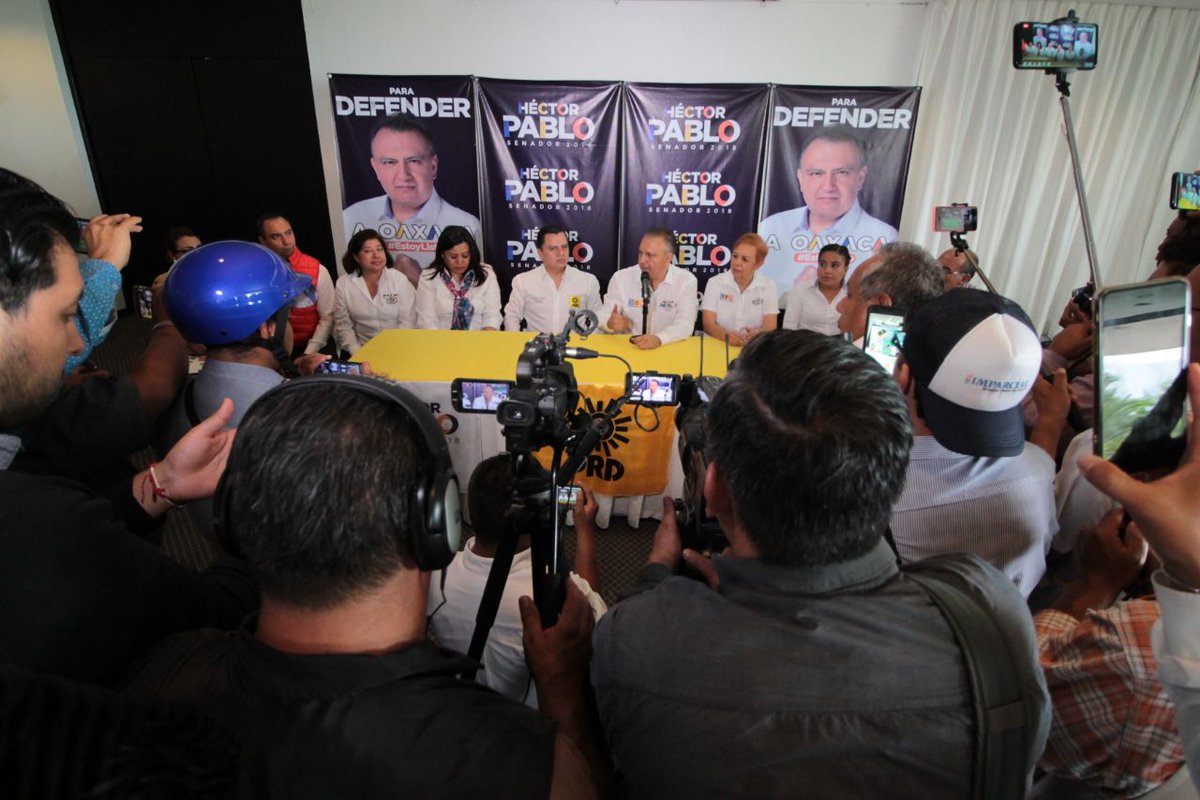 ManuelGranados_'s tweet photo. Con medios de comunicación en Oaxaca hablamos de los tres ejes de la agenda legislativa de #PorMexicoAlFrente: Recobrar la paz y la tranquilidad de los hogares mexicanos, detonar el desarrollo económico para acortar las desigualdades y combatir a la corrupción e impunidad. https://t.co/JkrxikfjGG