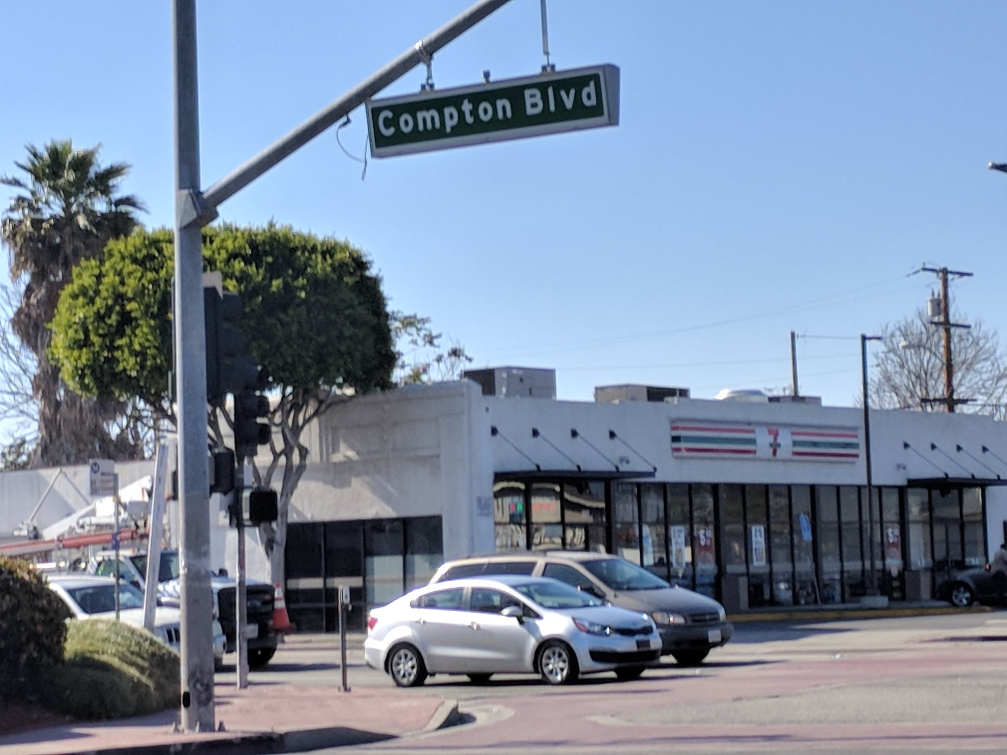 みんなが避ける世界のりあるを伝えたい １人旅 ギャングの町 Compton スラム街 Skid Row Twitter