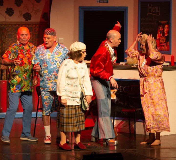 seriouslydead16's tweet photo. We're coming to the @CarnegieTheatre in Workington next month- Fri 4th May. Read all about it in the @timesandstar: Crissy Rock and #LastLaughInVegas star Tommy Cannon, plus the rest of the cast. https://t.co/LkBLN3AMR2 Don't forget to BOOK IN ADVANCE to avoid disappointment https://t.co/8SBzb15FBj