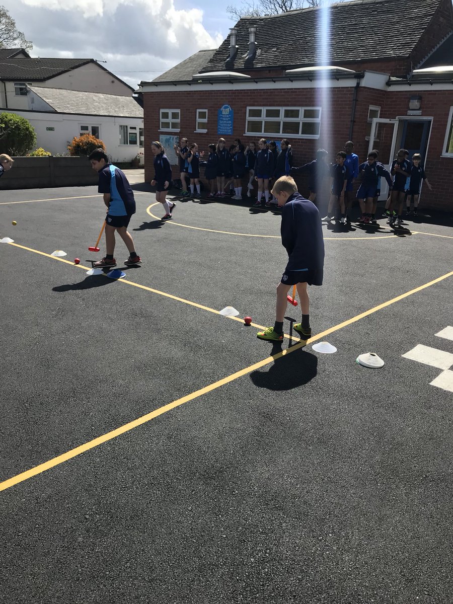 Y5 really enjoyed their @GolfRootsHQ ‘Tri Golf’ coaching with @Walmley_Academy today ⛳️