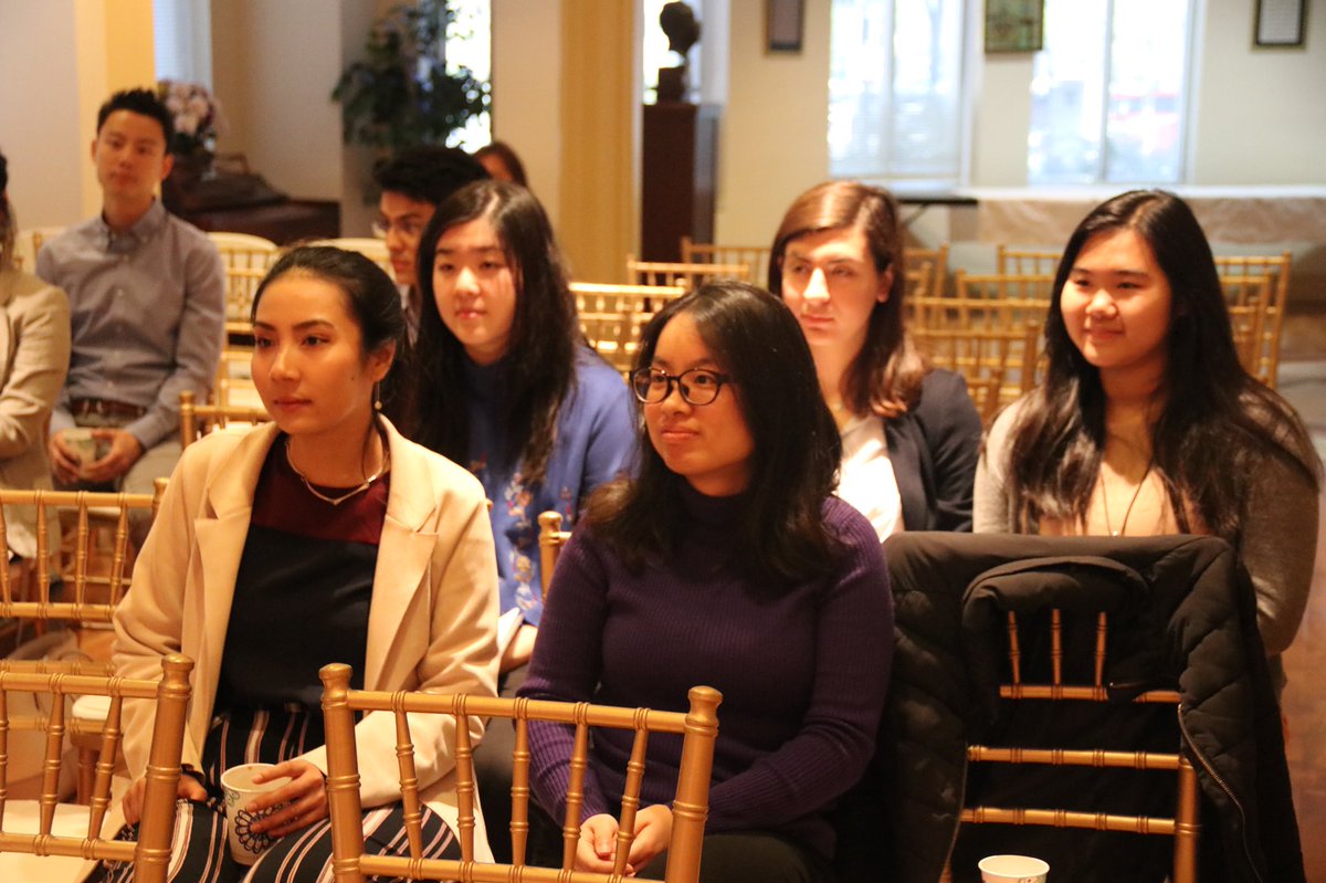 philippinesusa's tweet image. Public Diplomacy Officer Darell Artates briefs visiting @GeorgetownIRC students on PH-US relations including on security &amp;amp;defense,counterterrorism,counter narcotics,trade&amp;amp;investments, people2people ties; highlights importance of @ASEAN; &amp;amp;underscores 3pillars of PH foreign service
