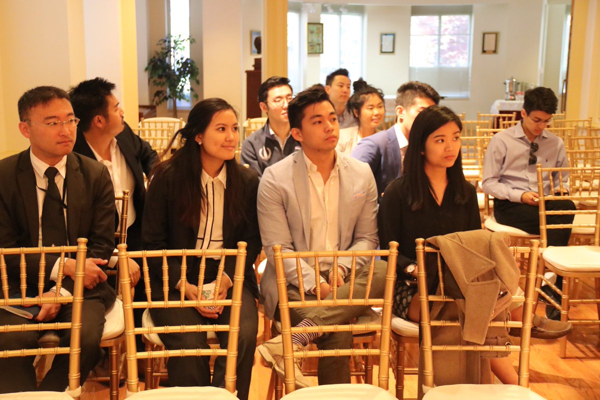 philippinesusa's tweet image. Public Diplomacy Officer Darell Artates briefs visiting @GeorgetownIRC students on PH-US relations including on security &amp;amp;defense,counterterrorism,counter narcotics,trade&amp;amp;investments, people2people ties; highlights importance of @ASEAN; &amp;amp;underscores 3pillars of PH foreign service