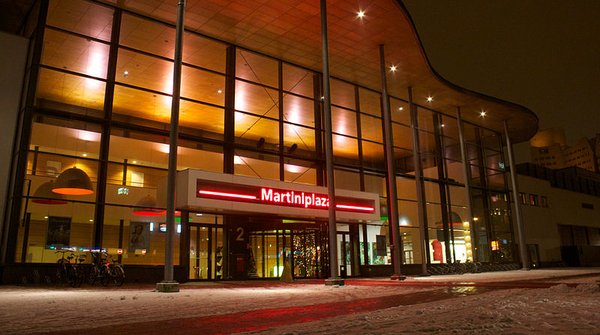 AppwatchingNL's tweet photo. Tijdens Retailers Futureproof vertelde @deborahnas alles vertelde over technologische ontwikkelingen in het retaillandschap. Het werd georganiseerd door de Groninger Retail Academy, een initiatief van @GCCGroningen, @BedrijvenWEST, @vbnoinfo en @vbzo https://t.co/djGO9ZF8TM https://t.co/CPqrLmgURG
