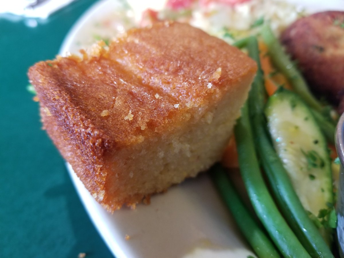 Lizro27's tweet photo. #lunchtime #DineSpringfield #crabcakes #cornbread @ChefWaynesMamou https://t.co/kvcAGHZyGB