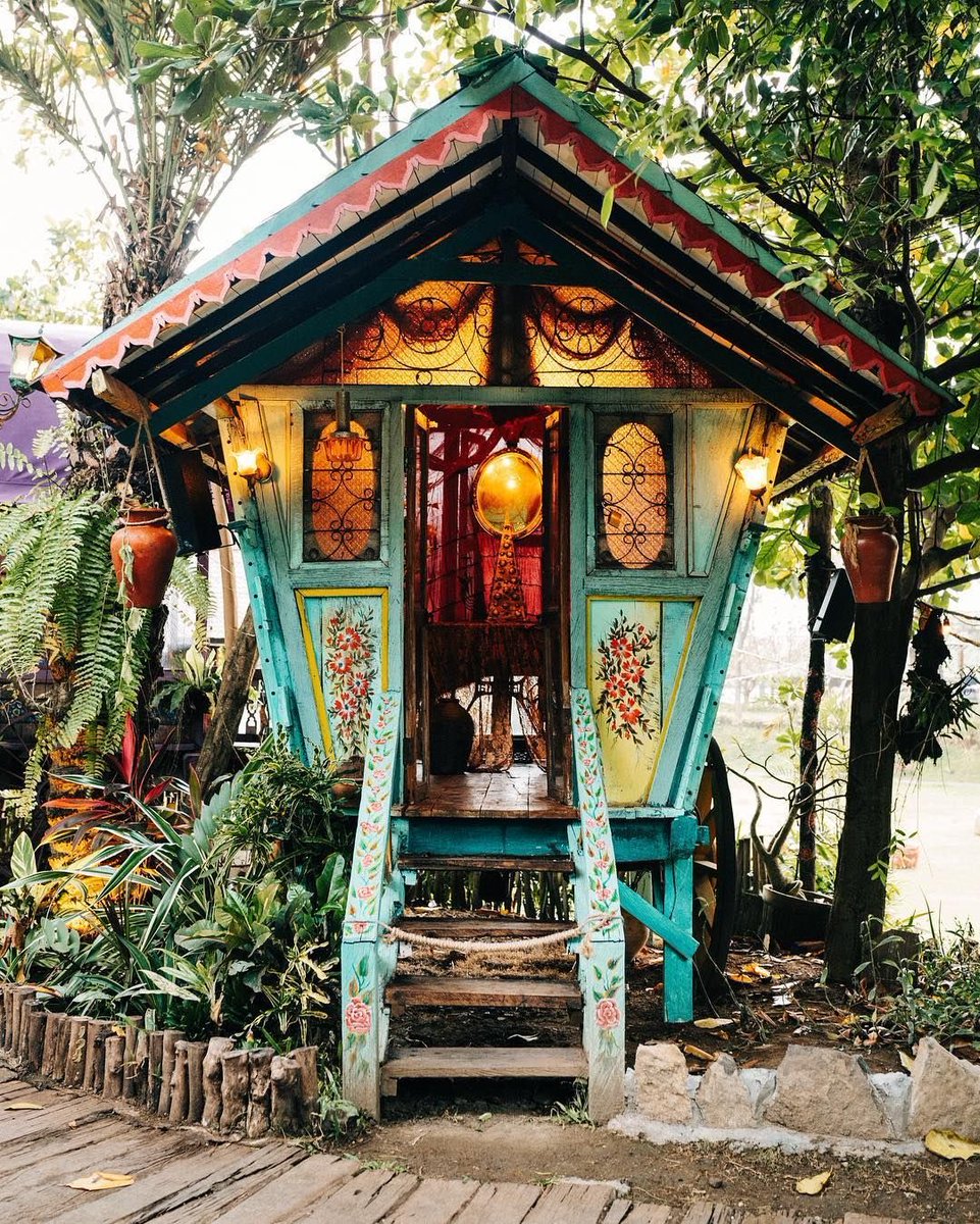 KrisFOliver's tweet photo. Making a Pro/Con list if I should start building a Gypsy Caravan
Con:Like I need another huge,messy unfinished project
Pro:But I wants to... https://t.co/YSAv4nzPHj