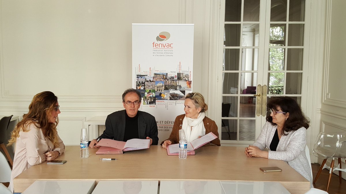 FENVAC's tweet photo. Signature aujourd'hui d'une convention entre la @FENVAC et la #CUMP75 (cellule d'urgence médico-psychologique) acteur incontournable dans la prise en charge des #victimes de terrorisme &amp; accidents collectifs
Première étape vers une convention régionale puis nationale ! 
#ensemble https://t.co/4JkbrkygaF