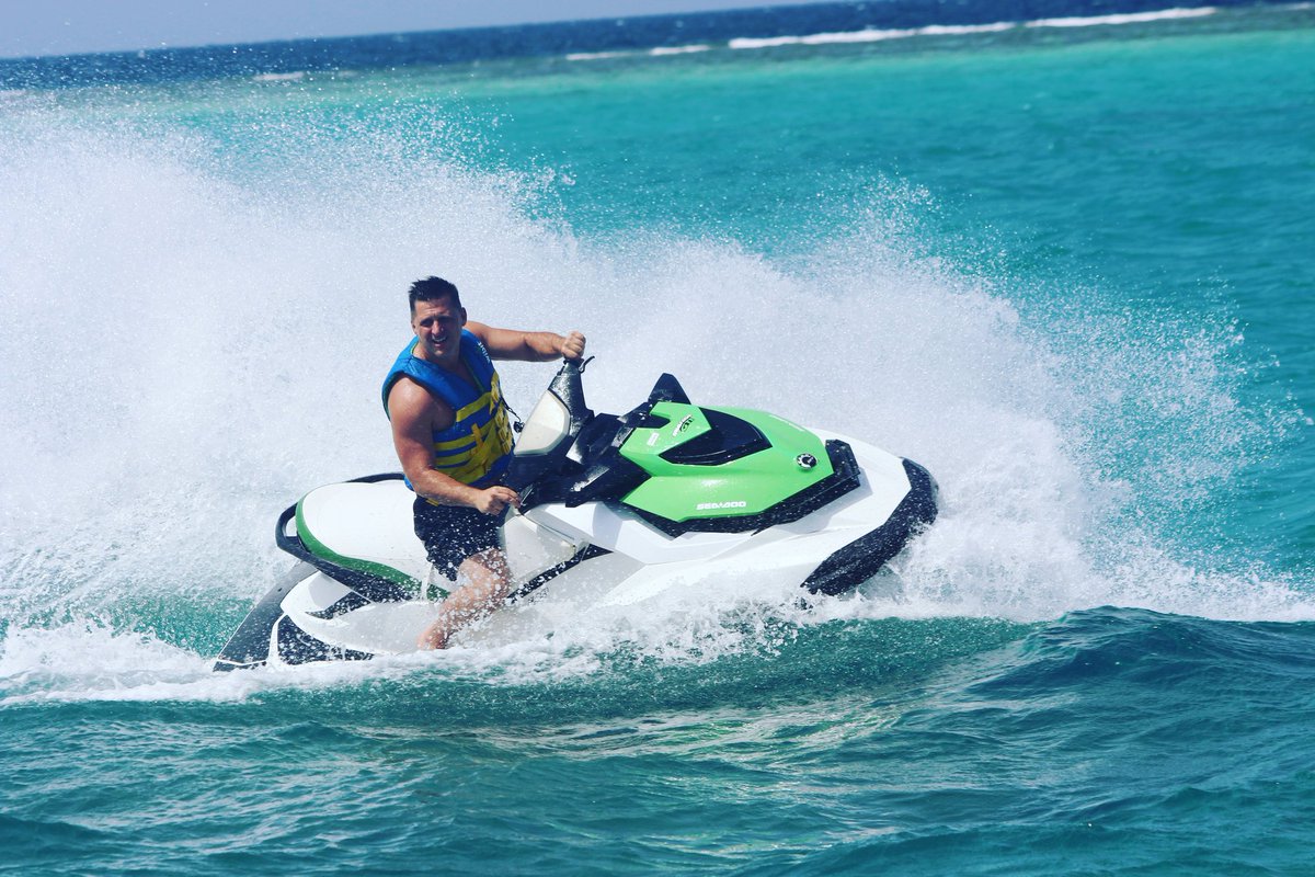 bluelimitsfun's tweet photo. ⚓⛵ إنطلق في مغامرات الصيف جدة 

#احجز_رحلتك_الان
#الحدود_الزرقاء
@bluelimitsfun
Email: sales@bluelimits.com
Contact: 
0599277433
0599277533
0599277633
https://t.co/6JHyLxxKVe https://t.co/exSGnwtmlB
