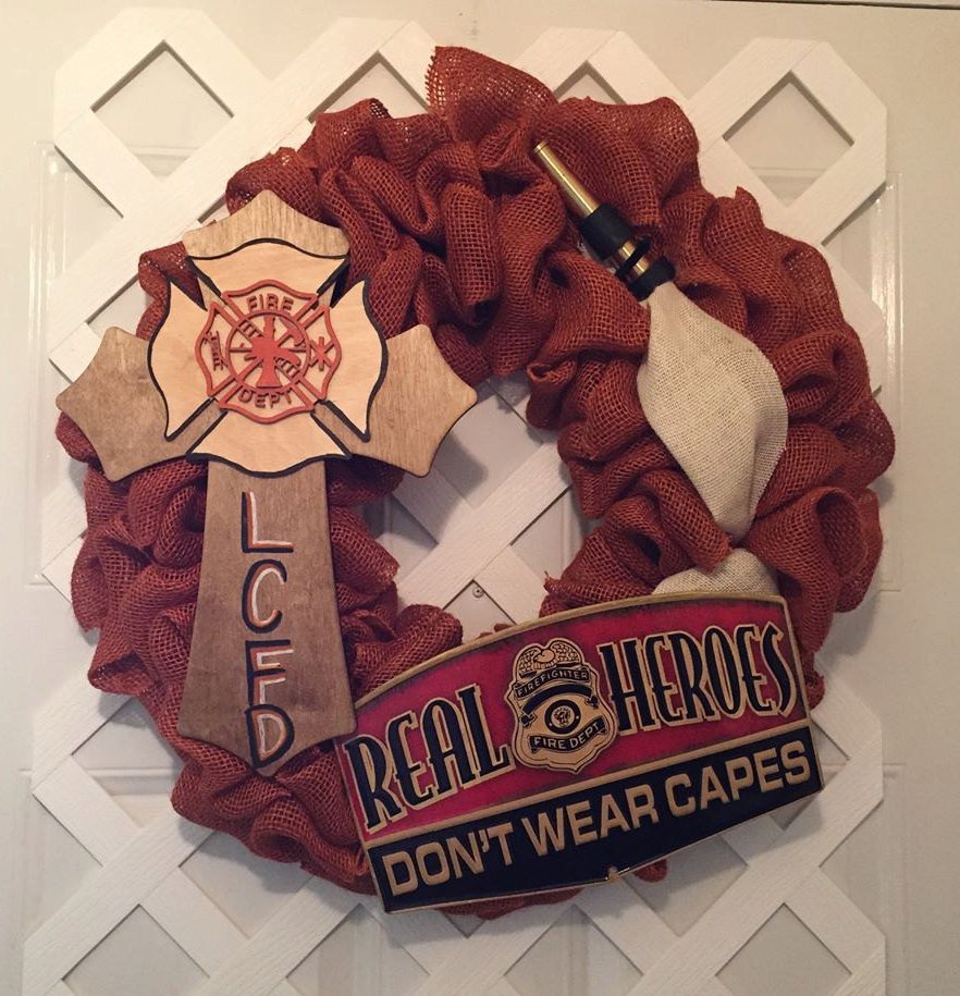 lmcook30's tweet photo. Firefighter Hero Wreath
Burnt Orange or Red Burlap
CUSTOM ORDERS Welcomed https://t.co/tcbFe8Qr5P #tintegrityt #atetsyrt #kisteam #womaninbizhour #shoppershour #FirefighterGift #FiremenGift #FirefighterWife #FirehouseDecor #Hero #Heroes #FirefighterDecor #FiremenDecor #Etsy https://t.co/D674n6zWCf
