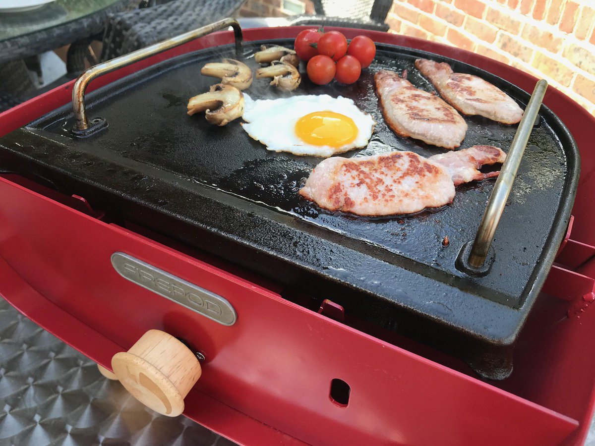 thecoloursuite's tweet photo. Great mouth-watering photoshoot with Frazer @HamiltonsEG Studios and film shoot with Jonty @EggMediaUK for the launch of @The_Firepod - pizza l hot rock l BBQ. Shame rain spoiled play and we didn't get any pizza! https://t.co/2gLV9aRqSv