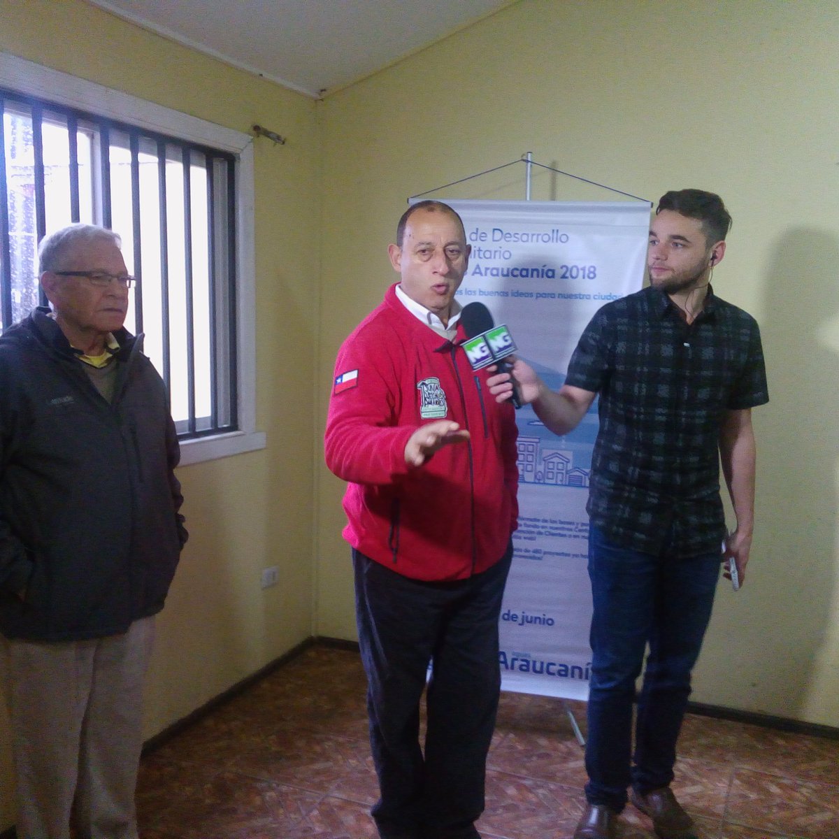 aguasaraucania's tweet photo. #Temuco Junto a dirigentes vecinales en vivo para #ElMatinalDelSur del canal U. Autónoma TV hacemos lanzamiento del #FondoConcursable2018 de @aguasaraucania invitando a las organizaciones a postular entre el 02 de mayo y 29 de junio. Más información en https://t.co/mRfXhkrjpZ https://t.co/sDOhzeaJei