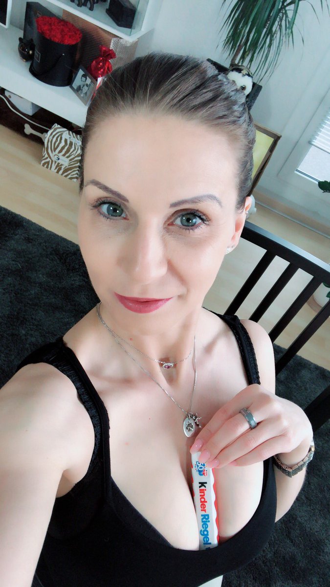 BettieBallhaus's tweet photo. !!!Nur heute!!!kostenlos anmelden, erste Nachricht an mich mit „kostenloses Foto“ und dir dein persönliches selfie von mir schicken lassen 😉💋 https://t.co/48kF3BfslD #sexy #bettieballhaus #65h #smartporn #erotik #iloveschokolade #picoftheday #selfie #redlips #blond #onlytoday https://t.co/e1H17fp5Xu