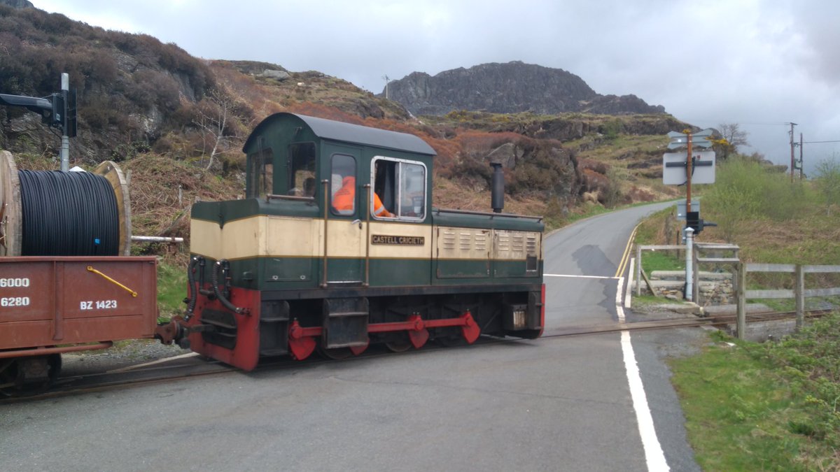 4/?? Into steam trains? Less than 10mins from Blaenau you can catch a train to Porthmadog on the <a href="/festrail/">Ffestiniog & Welsh Highland Railways</a> what a way to travel #coworking