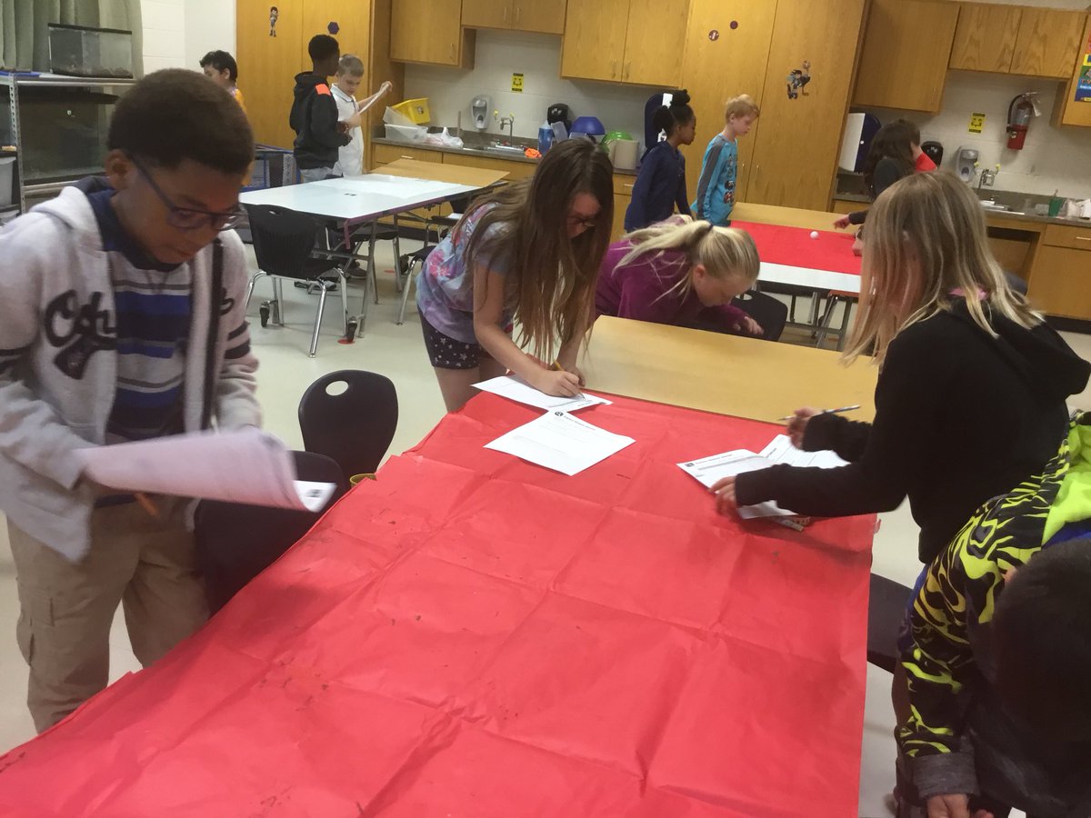mskclarkcce's tweet photo. Testing Hypotheses for #force #gravity #friction #1MidwayScience @CastlemanCreek @MrsTaylor4CCE @MrsAClark4CCE @CCEScienceLab https://t.co/I3TH58HGaZ