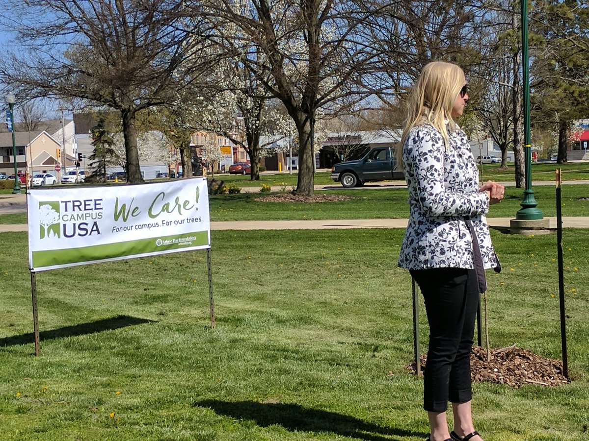 Thanks to all those responsible for making <a href="/eiu/">#EIU</a> a Tree Campus USA! Special shout out to grad students Grace Wilken and Kristen Gisondi for all their efforts. #eiugradstudents #ArborDay2018 #planttrees