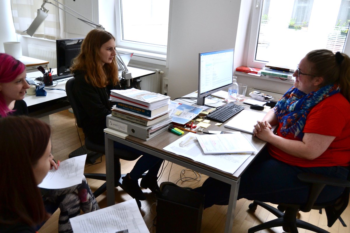 jewishmuseumVIE's tweet photo. What does a curator do? Our assistant curator Adina gave some insight to our latest exhibition projects for some girls on "Daughter´s Day" today. #MuseumWeek #professionsMW #jmw #wien #vienna #museum #toechtertag @MuseumWeek https://t.co/9buyfXWOG3