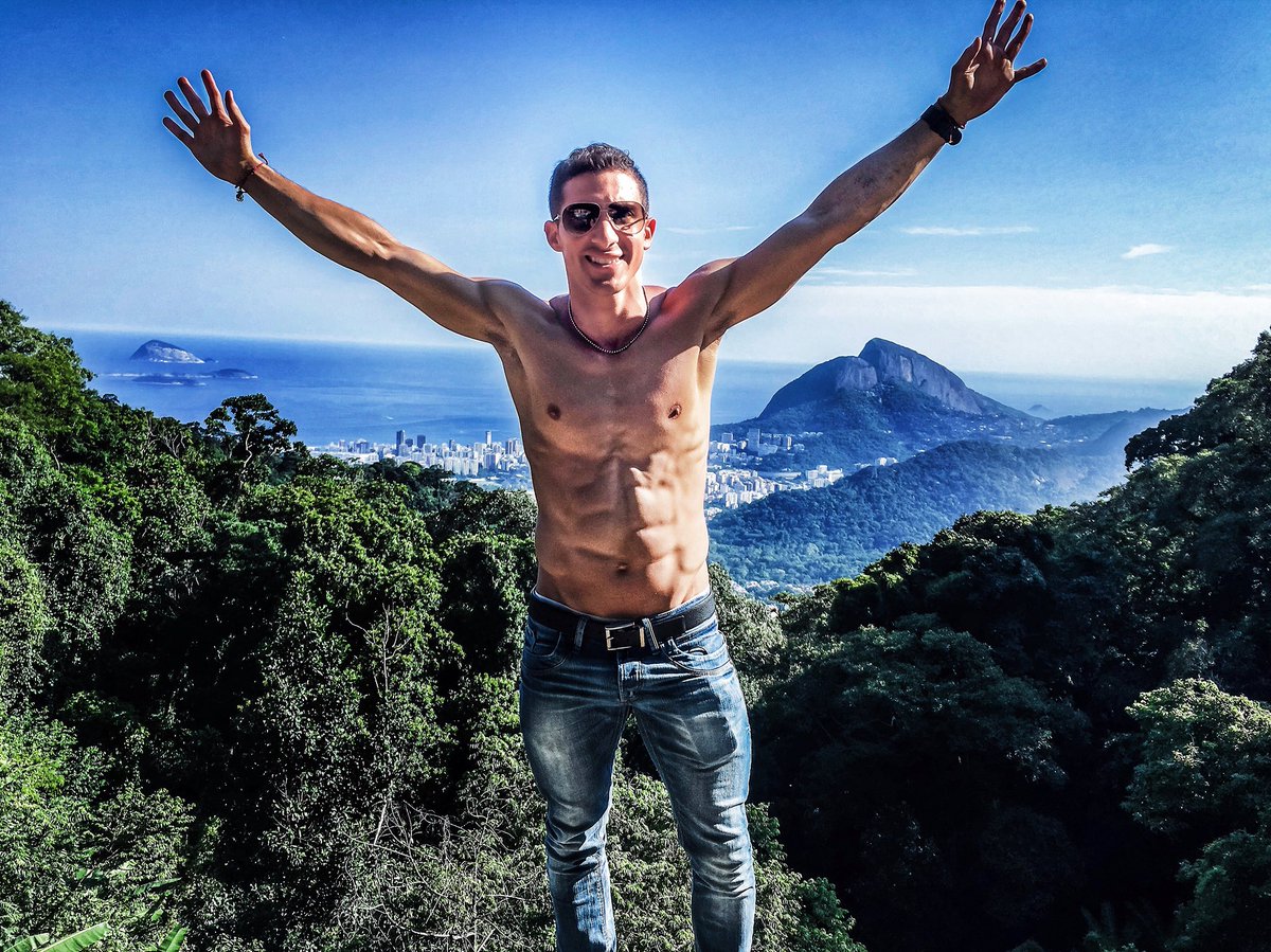 Rommel_Pacheco's tweet photo. “No hay que esperar a tenerlo todo para poder disfrutar la vida y ser feliz, ya tienes la vida para disfrutar todo y se feliz” 😬 https://t.co/uZQNi5bOxp