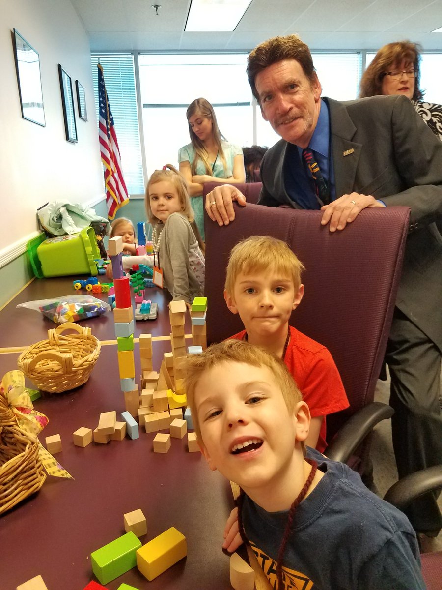 NewJerseyDOE's tweet photo. The Early Childhood Education Activity Room is bustling with legos, blocks and cool arts and crafts projects! https://t.co/QLUNxT3Ysr