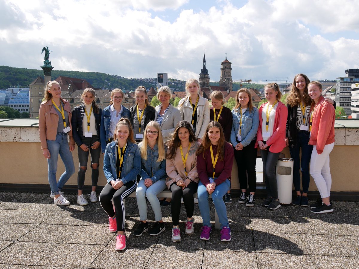 fdplandtagbw's tweet photo. 🙋‍♀️Heute haben 18 Mädchen beim #GirlsDay in den politischen Alltag reingeschnuppert. Wir sind alle nachhaltig begeistert von ihrer „Abschlusspressekonferenz“ und sagen: Männer, macht Platz! Hier kommt #Frauenpower fürs Parlament!

#girlsdaypower 💛 #fdp #fdpdvp #ltbw https://t.co/nKhIAn98IS