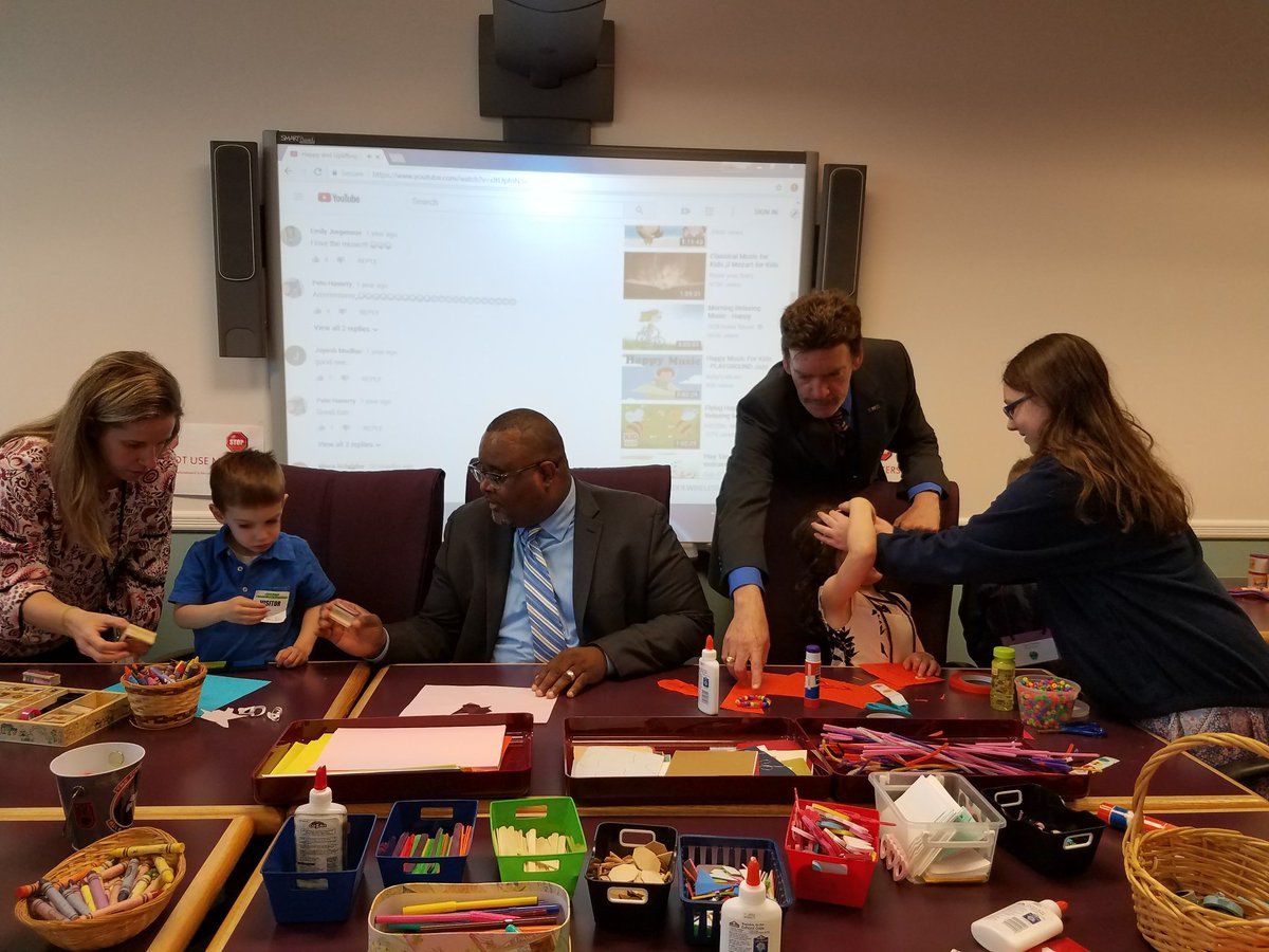 NewJerseyDOE's tweet photo. The Early Childhood Education Activity Room is bustling with legos, blocks and cool arts and crafts projects! https://t.co/QLUNxT3Ysr