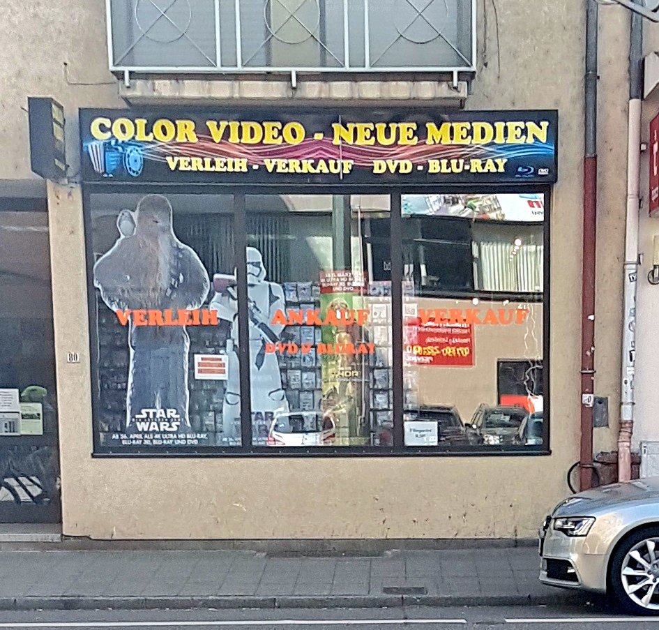 Mario Klingemann (@quasimondo) on Twitter photo 26/04/2018 16:07:23 New media artist supplies. New media artist supplies.