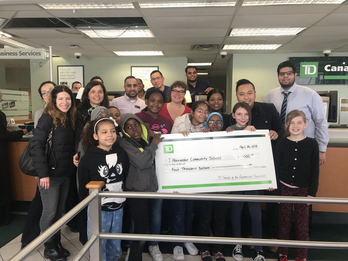 Such a meaningful day to have the students at H.J Community School visit our TD Weston and Lawrence branch to receive the big cheque to help fund an outdoor classroom for the students. Thank you TD Friends of The Environment for supporting our Community!@ChrisStamper_TD @tdpauld