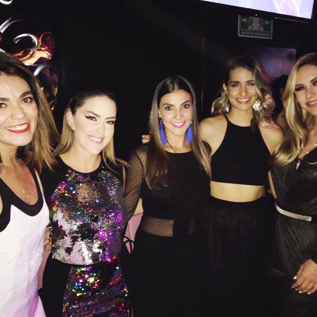 pattylopezdelac's tweet photo. Ayer en el quinto aniversario de @EstiloDF digital 💜 https://t.co/CE84muJjv4