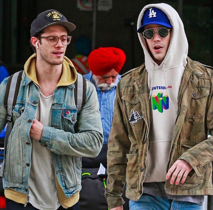 hollyanderson30's tweet photo. Love this picture of Grant Gustin and Kyle Harris 😍
#GrantGustin #KyleHarris #BarryAllen #TheFlash https://t.co/BdMQMRMOhX