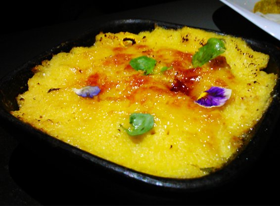 Jueves de #PastelDeChoclo ¿Quién dijo YO? 👆🏻#cosamasbuena 😋 Pastelera de choclo servido con nuestro clásico lomo saltado. Reservas al 28813937 Abrimos a las 20:00 hrs.