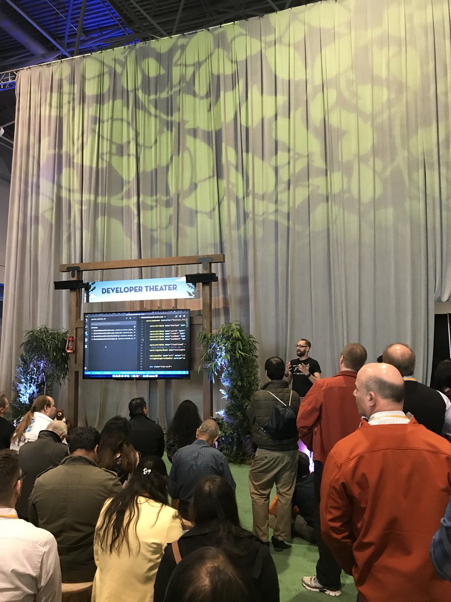heatherldstorm's tweet image. The amazing @muenzpraeger talking about #SalesforceDX with standing room only!